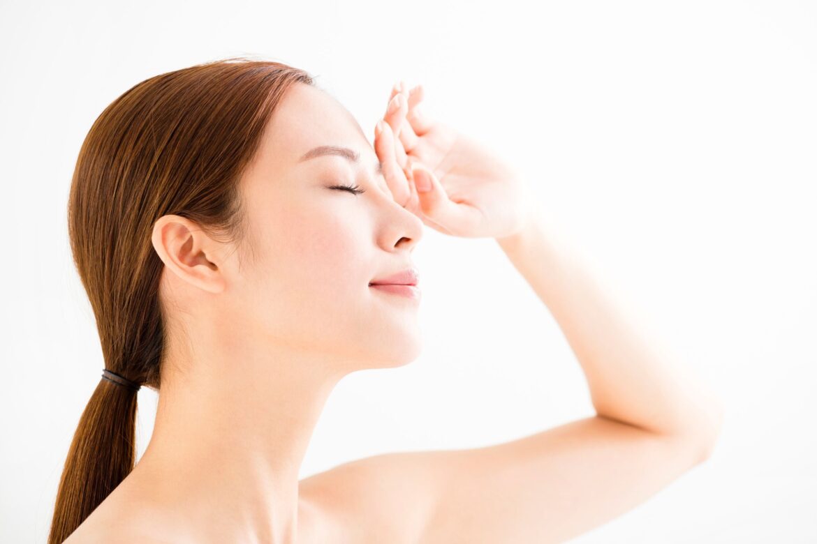 Say Goodbye to Tired Eyes How Witch Hazel Can Transform Your Skincare Routine and Brighten Your Look